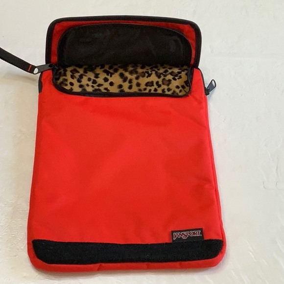 Jansport 13” 2.0 DIGITAL SLEEVE - Red/Caramel Leopard - Picture 2 of 7